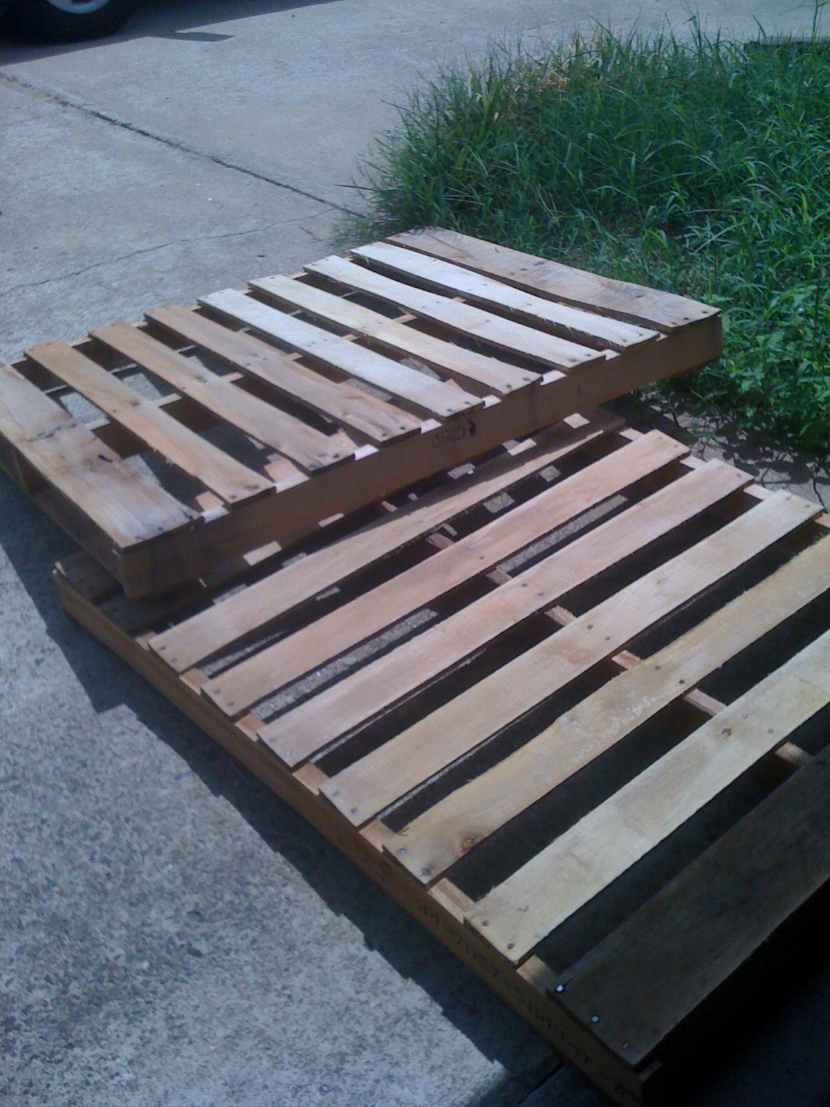 DIY Pallet Bed Frame Queen