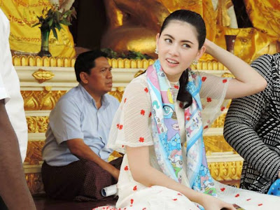 thai famous actress davika hoorne at shwedagon pagoda