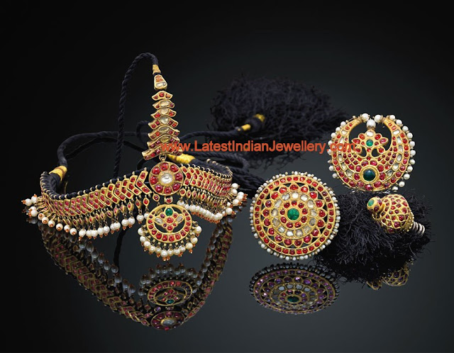 Traditional Indian Thalai saman/Head jewellery in 22 karat 