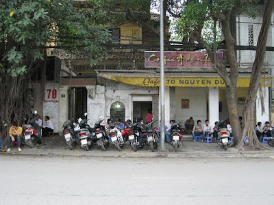 Nguyen Du - Street cafe sidewalk