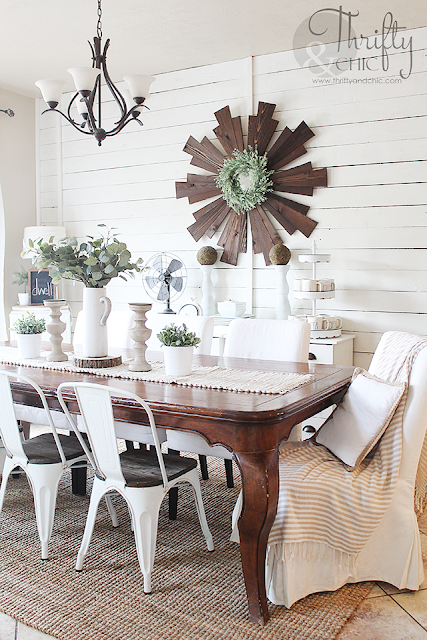 Farmhouse dining room decor and decorating ideas. Spring dining room decor. Spring tablescape ideas. Best farmhouse dining room chairs. Shiplap in dining room