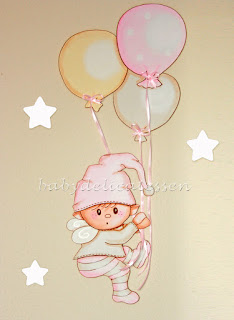 silueta infantil madera duende colgando de globos babydelicatessen