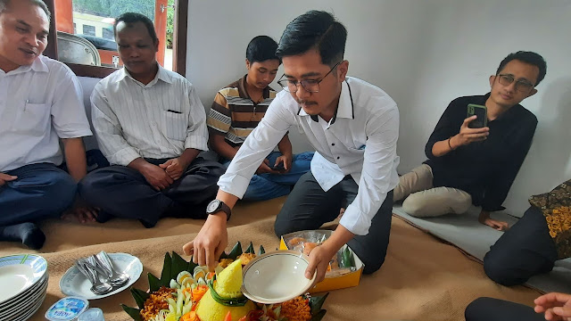 Potong Tumpeng Warnai Peresmian Kantor Cabang Baru, Ini Harapan Direktur Kantor Hukum Jallu & Associetes