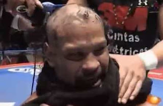 La última vez que Black Warrior perdió la cabellera en la Arena México.