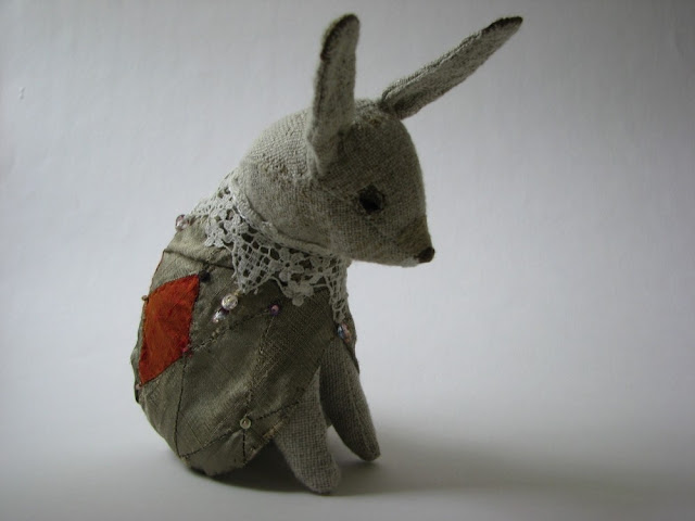 Paulina-Temmes-textile-artist-animal-sweater-peaceful-soft-sculpture