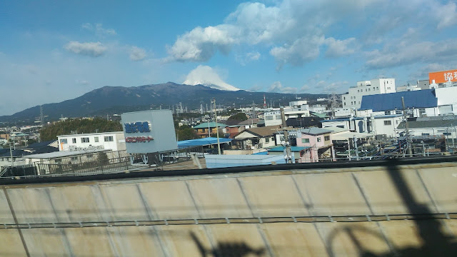 Le mont Fuji au fond