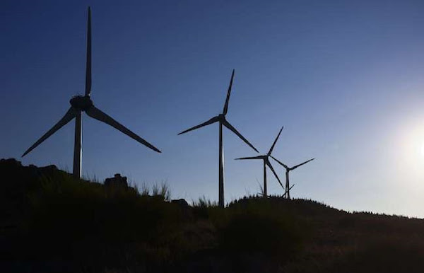 Normandie : Un futur parc éolien à proximité d’un cimetière militaire du Débarquement provoque une levée de boucliers