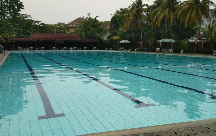 Penampakan kolam renang Alfa indah Jakarta Barat