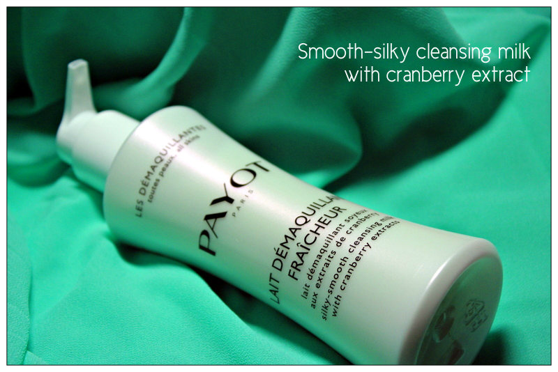 Review: Smooth-silky cleansing milk with cranberry extract PAYOT.