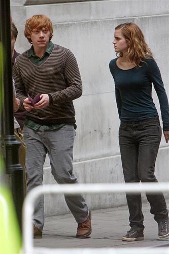 Emma Watson Daniel Radcliffe Kissing. Emma Watson-Daniel