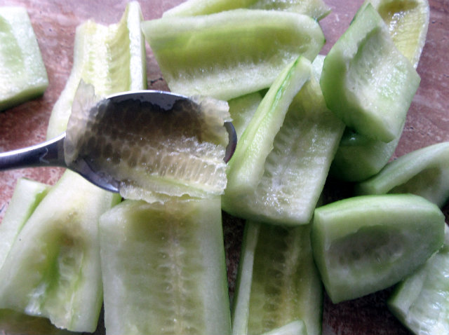 clean cucumbers