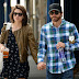 Jake Gyllenhaal y Alyssa Miller cogidos de la mano en Nueva York