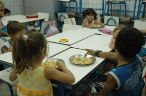 Merenda ‘alegada’ agora é proibida para professores