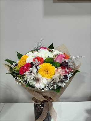 Ramos de flores variadas para presentación de falleras