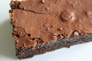 detail of the crispy top of the chocolate brownie