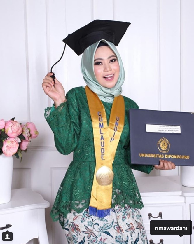 Model Jilbab Wisuda Terbaru 2019