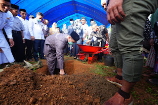 Peletakan Batu Pertama Pembangunan Masjid Hajar Aswad Ulu Batu Bupati MYL Sumbang Rp100 Juta