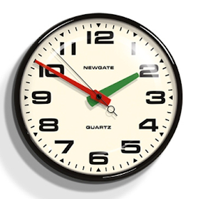 wall clock with red and green hands