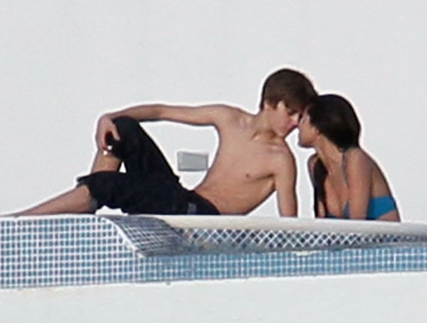 selena gomez y justin bieber son novios. The kiss Justin Bieber and