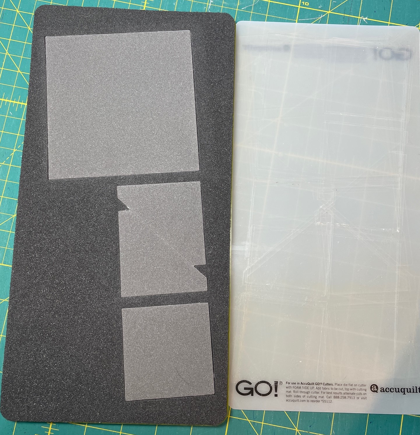 GO! Rotary Cutting Mat-18 x 24 Double Sided - AccuQuilt