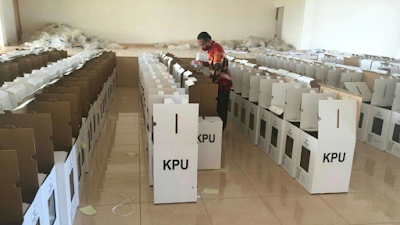 Ketua Bawaslu OKUT Pantauan Gudang Logistik KPUD