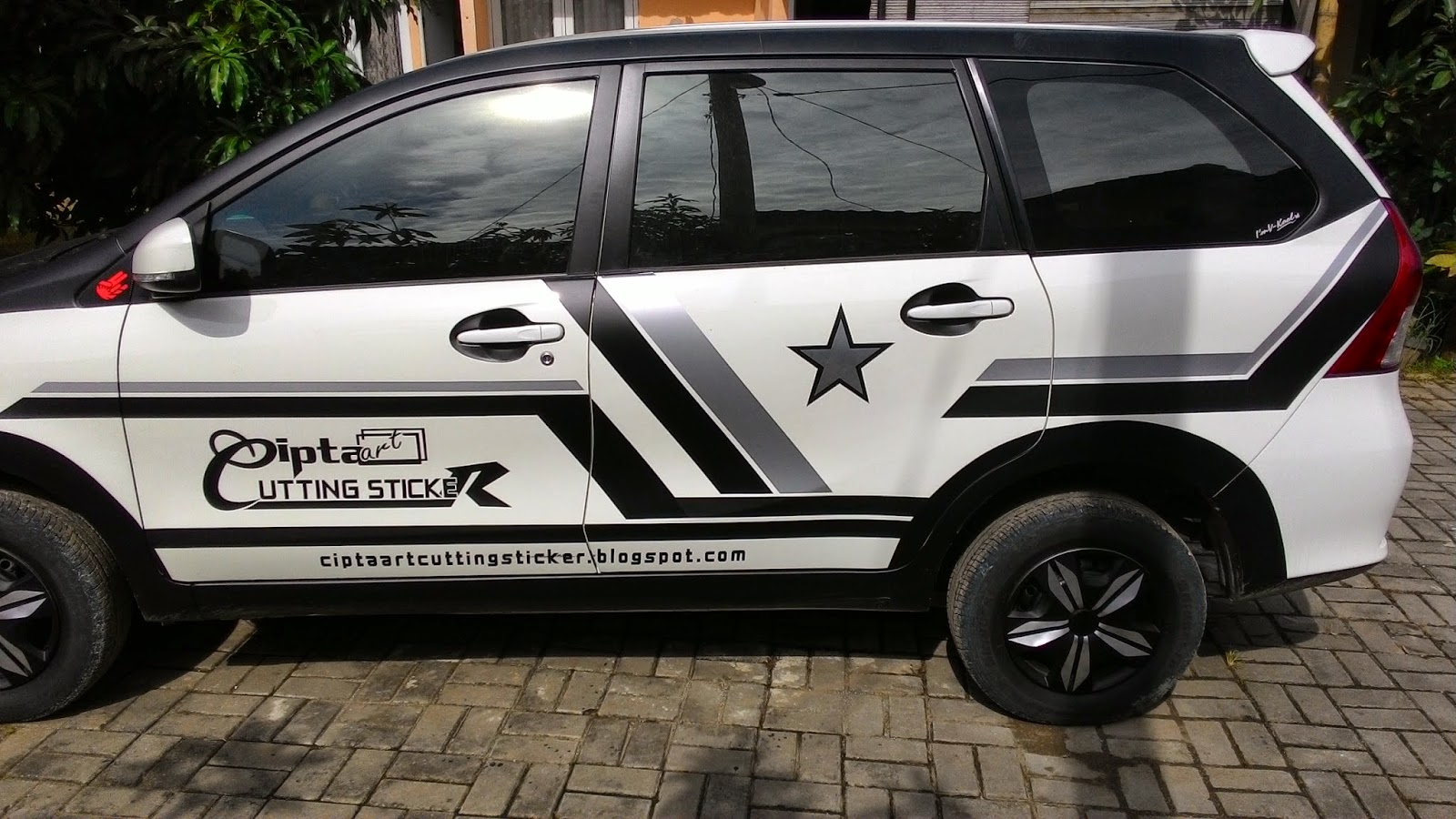 Gambar Modifikasi Stiker Mobil Xenia Dunia Otomotif