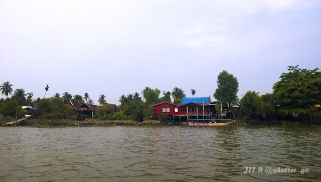 ล่องเรือไหว้พระอัมพวา-บรรยากาศริมน้ำ