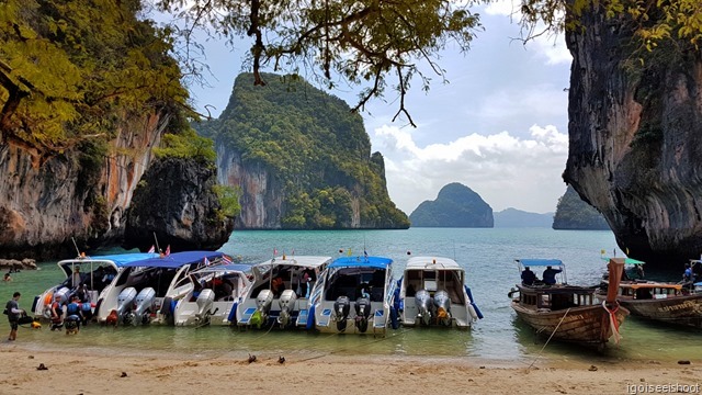 Gorgeous settings at Lading Island. Sandy beach surrounded by cliffs on both ends and scenic karst seascape beyond.