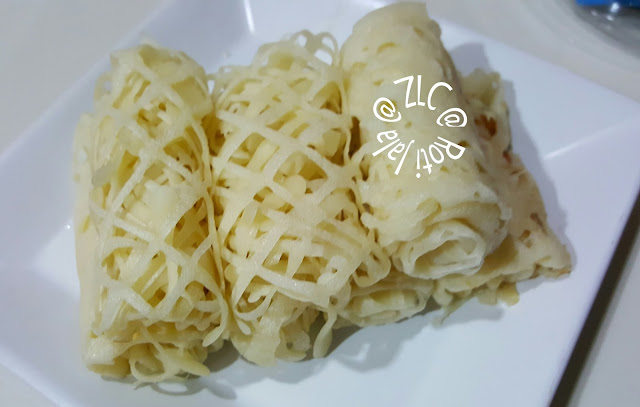 ZULFAZA LOVES COOKING: Roti Jala Kuah Durian