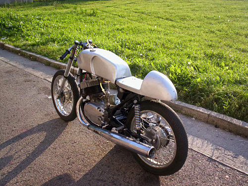 Jawa Cafe Racer | Jawa Motorcycles | Jawa 350 Cafe Racer the pics of this Jawa Cafe Racer which is powered by 2 stroke Jawa 350cc 