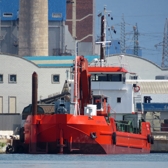 The dredger Giuseppe Cucco (IMO 8942747), port of Livorno