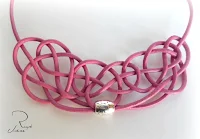 collar nudo celta rosa