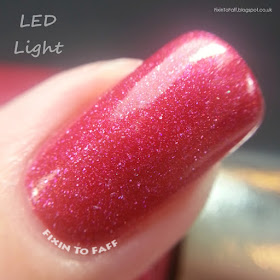 Macro swatch of OPI DS Reflection.