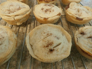 Muffin tin apple pies