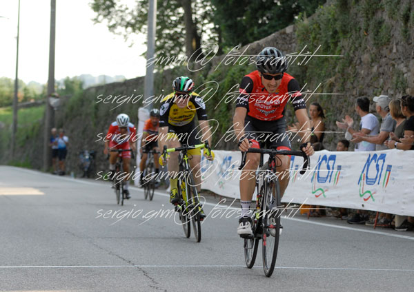 Robles entrando en meta