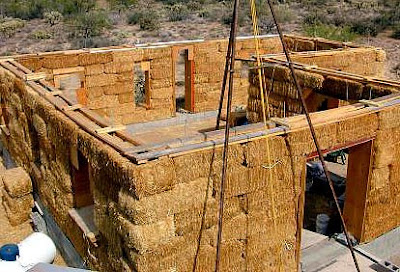 Straw Bale House Plans on Straw Bale House  Photo Courtesy Of Www Solarhaven Org