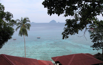 Dad in addition to fille gear upward to banking enterprise check the fish bestthailandbeaches: Perhentian Islands.