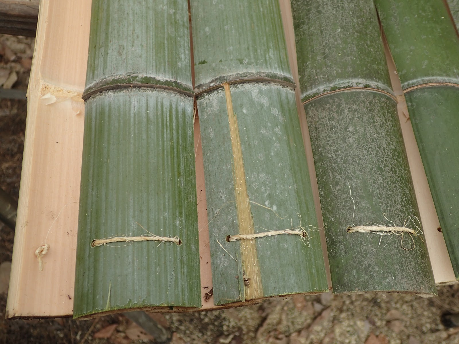 竹の屋根の薪ストッカー 薪棚 をつくる 珍妙雑記帖