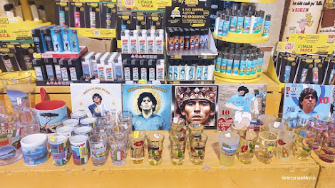 Souvenirs de Maradona en Nápoles
