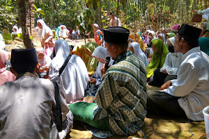 PAC Muslimat NU Kecamatan Temanggung Adakan Kegiatan Ziarah Periode ke Tiga Sebagai Wujud Syiar Ahlu Sunnah Waljama'ah