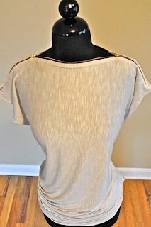 http://www.guiademanualidades.com/camiseta-con-cremallera-en-el-cuello-30811.htm#more-30811