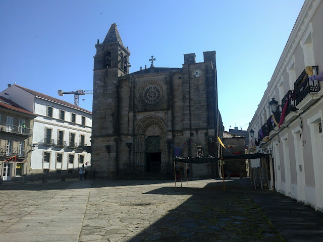 Iglesia de San Martiño, plaza del tapal, noia