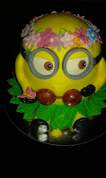 tarta-fondant-minion-hawaiana