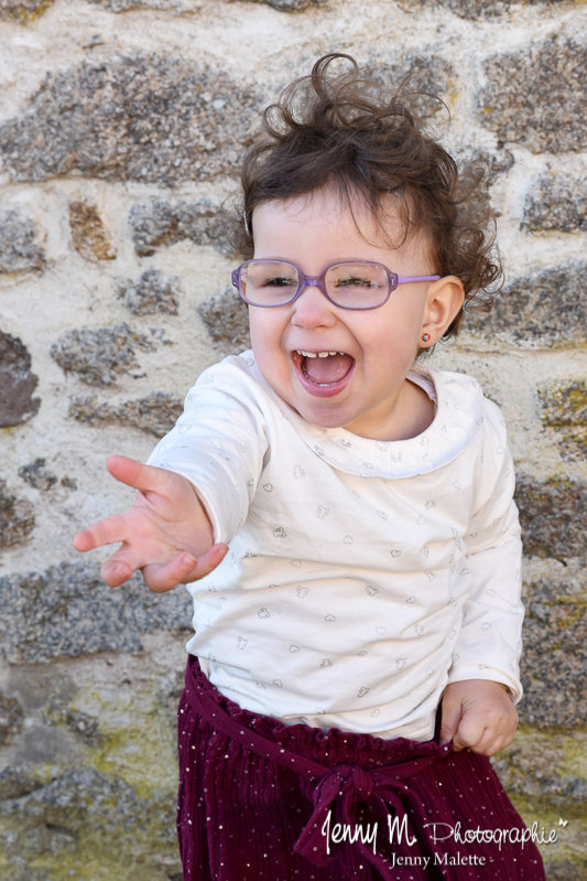 portrait enfant fille joie bonheur rire