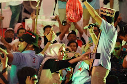 Sandiaga Salahudin Uno Disawer Warga Lampung di GOR Saburai Enggal