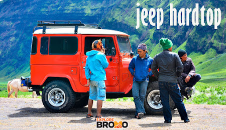 jeep hardtop tertutup di wisata bromo midnight jawa timur