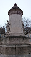 Face avec texte monument Aristide Briand