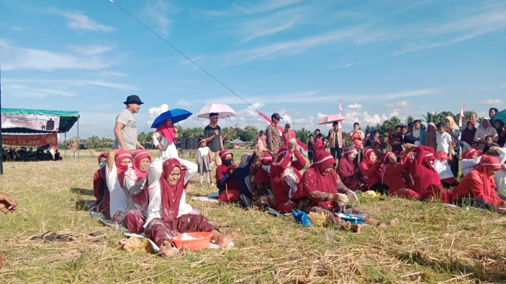 Warga Matang Cot Paseh Mengikuti Beragam Perlombaan