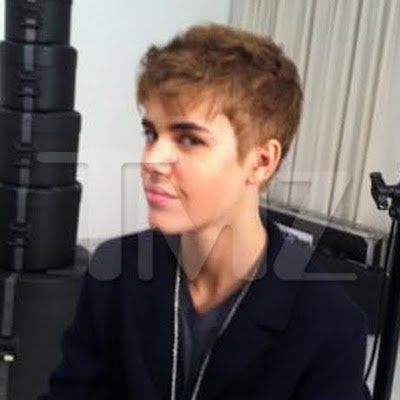 justin bieber haircut 2011 for charity. Justin Bieber New Haircut