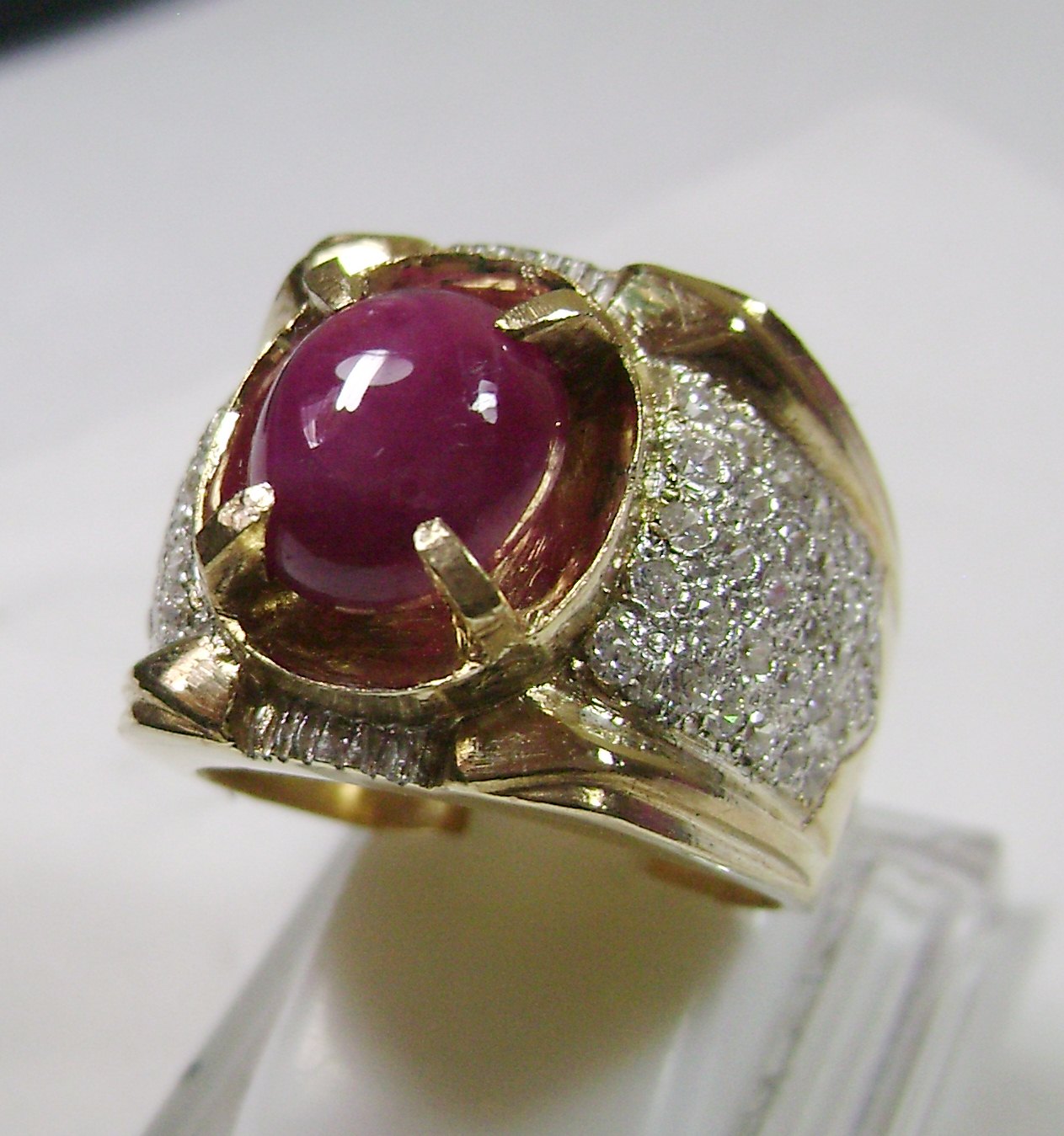 Batu Ruby, Batu Permata Merah Delima - Jago Lamaran